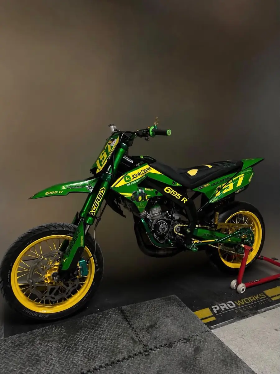 50 cc avec kit déco HRL vert et jaune, numéro 157