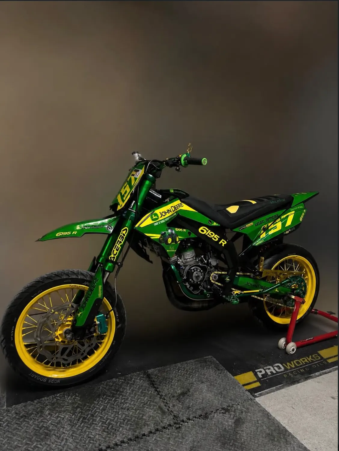 Supermotard vert et jaune personnalisé